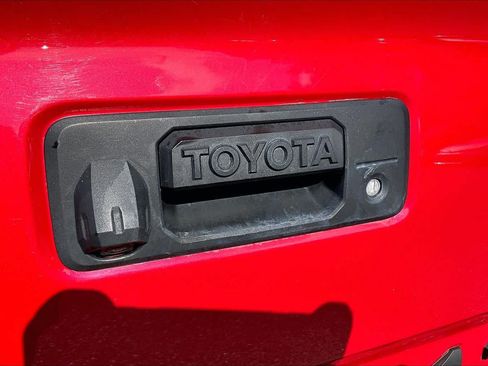 Certified 2020 Toyota Tacoma SR5 AWD/4WD image 29