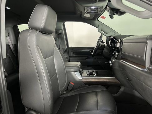 Used 2024 GMC Sierra 3500 SLT w/ SLT Convenience Package image 31