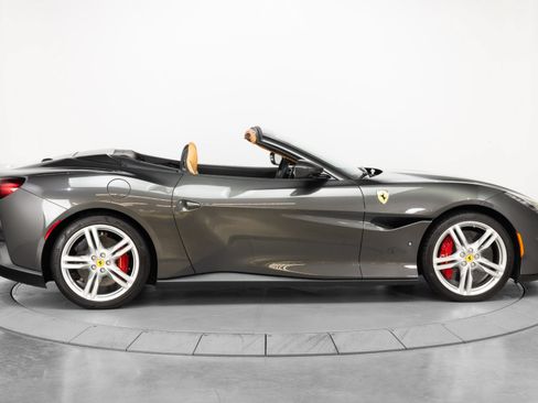 Used 2019 Ferrari Portofino RWD image 9