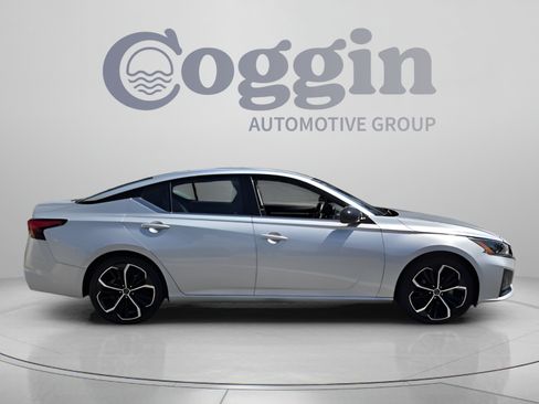 Used 2024 Nissan Altima 2.5 SR FWD image 6