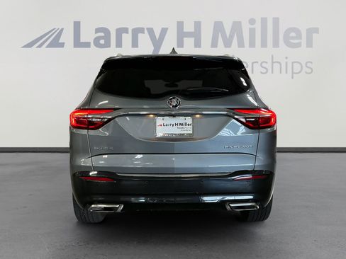 Used 2018 Buick Enclave Essence w/ Trailering Package FWD image 4