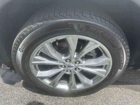 Used 2023 Ford Explorer XLT w/ Equipment Group 202A image 10