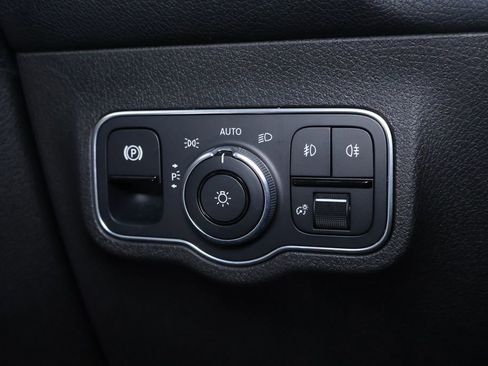 Used 2020 Mercedes-Benz GLB 250 4MATIC image 28
