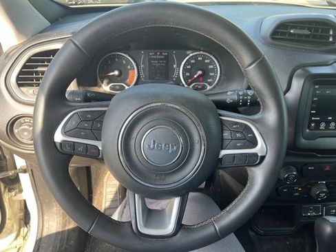 Used 2019 Jeep Renegade Latitude FWD image 18