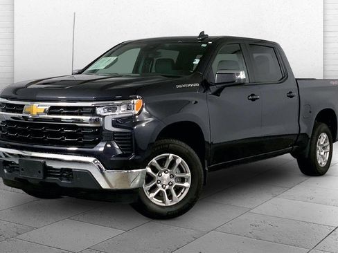 Used 2023 Chevrolet Silverado 1500 LT AWD/4WD image 12