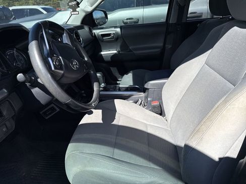 Used 2018 Toyota Tacoma SR5 image 4