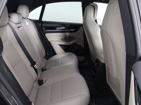 Certified 2025 Porsche Macan Electric image 30