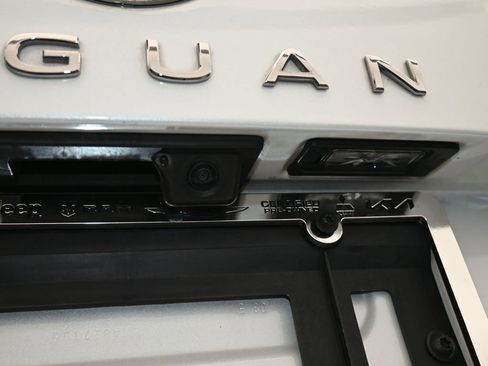 Used 2023 Volkswagen Tiguan SE image 38