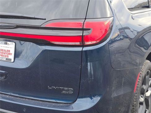 Used 2025 Chrysler Pacifica Limited w/ Uconnect Theater Family Group image 18