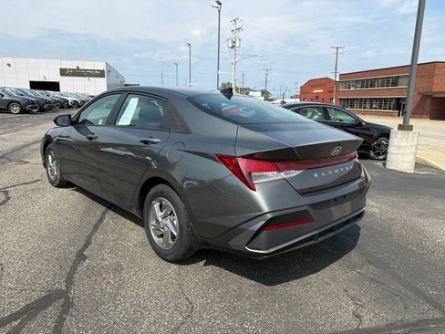 Certified 2025 Hyundai Elantra SE FWD image 5