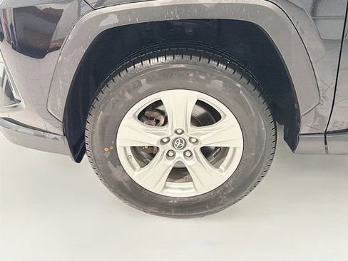 Used 2021 Toyota RAV4 LE AWD/4WD image 25