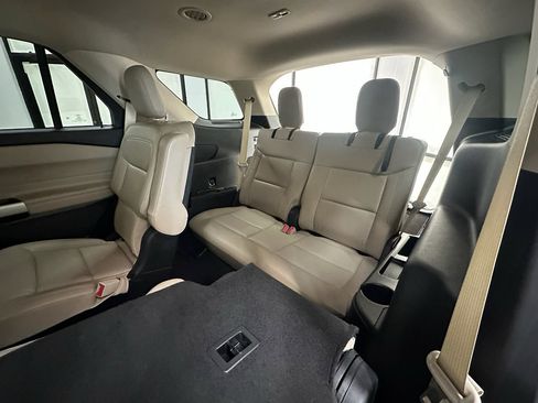 Used 2020 Ford Explorer XLT w/ Equipment Group 202A image 24