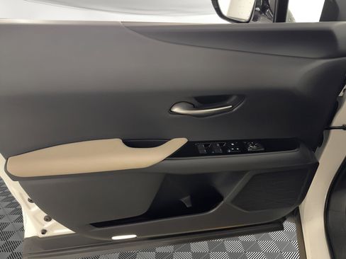 Used 2021 Lexus UX 200 w/ Accessory Package (Z1) FWD image 14
