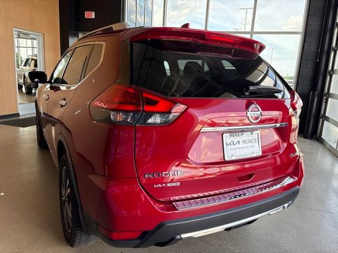 Used 2017 Nissan Rogue SL AWD/4WD image 10