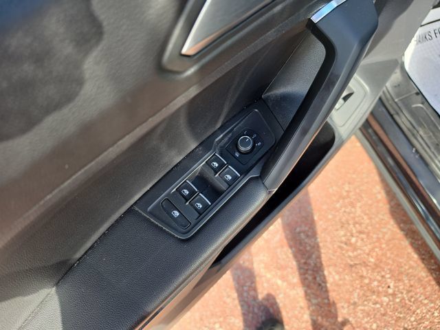 Used 2020 Volkswagen Tiguan SEL FWD image 11