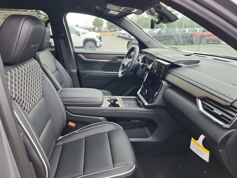 New 2026 GMC Acadia Denali w/ Super Cruise Package image 6