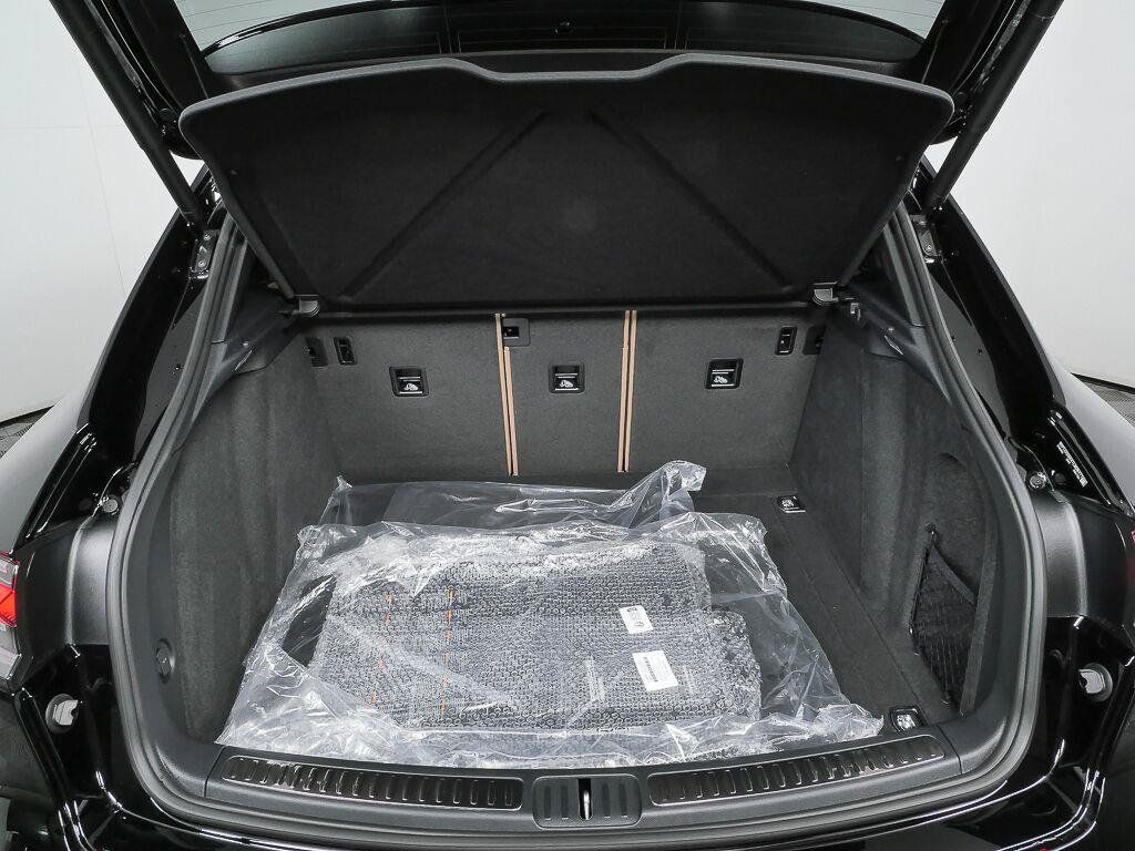 Certified 2026 Porsche Macan AWD/4WD image 30