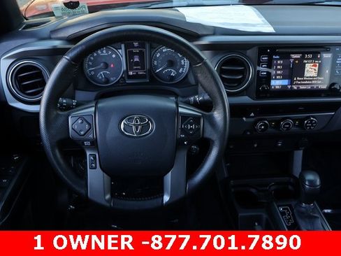 Used 2016 Toyota Tacoma TRD Sport image 15