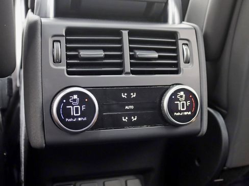 Used 2023 Land Rover Discovery Metropolitan Edition image 29