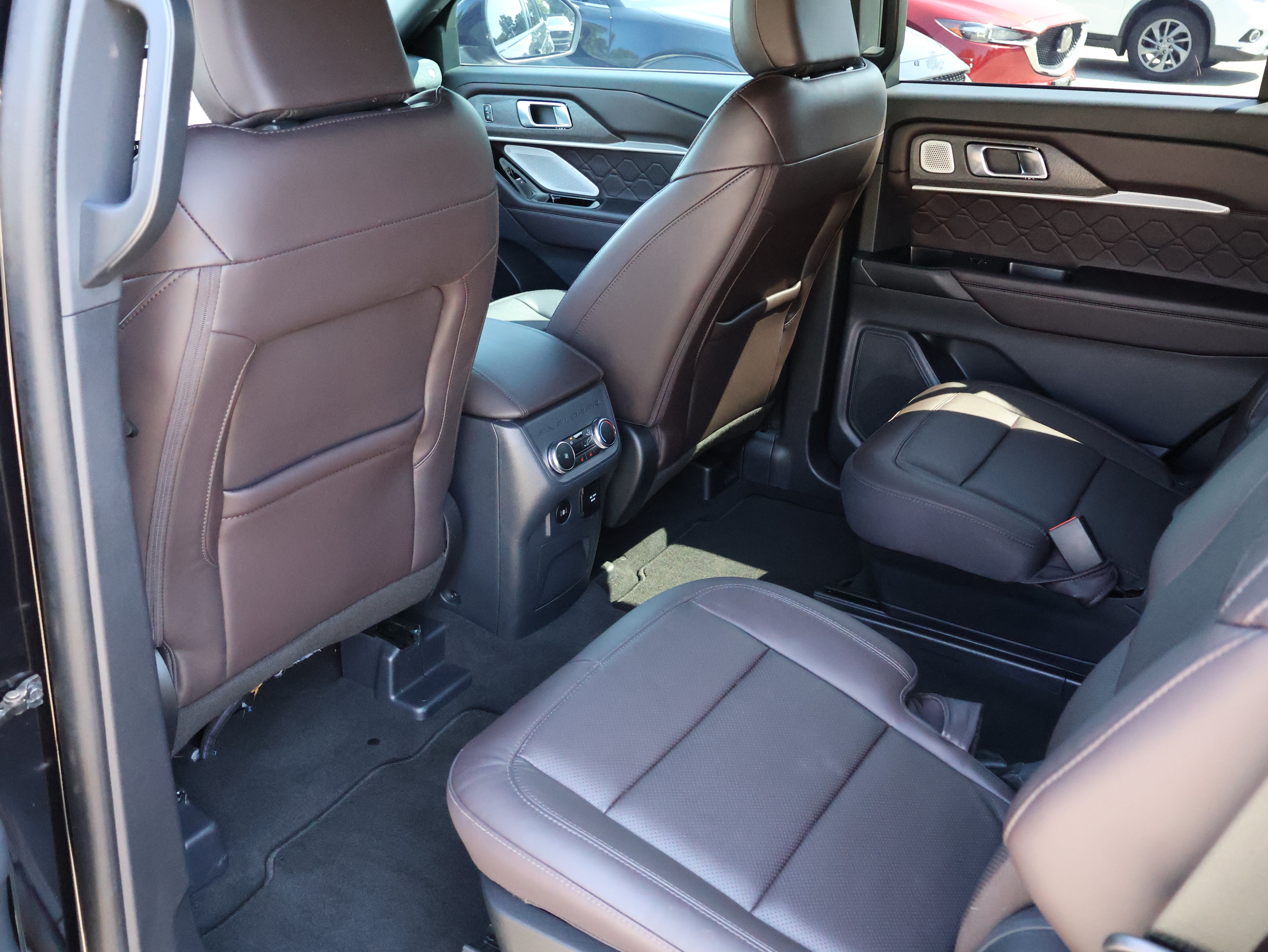 Used 2025 Ford Explorer Platinum w/ Ultimate Package AWD/4WD image 12