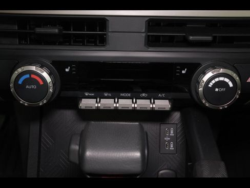 Used 2025 Toyota Tacoma TRD Off-Road AWD/4WD image 20