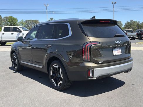 Used 2024 Kia Telluride EX w/ EX Captain's Chair Package FWD image 26