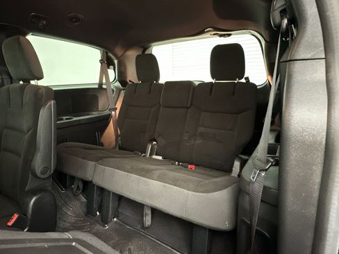 Used 2019 Dodge Grand Caravan SE FWD image 28