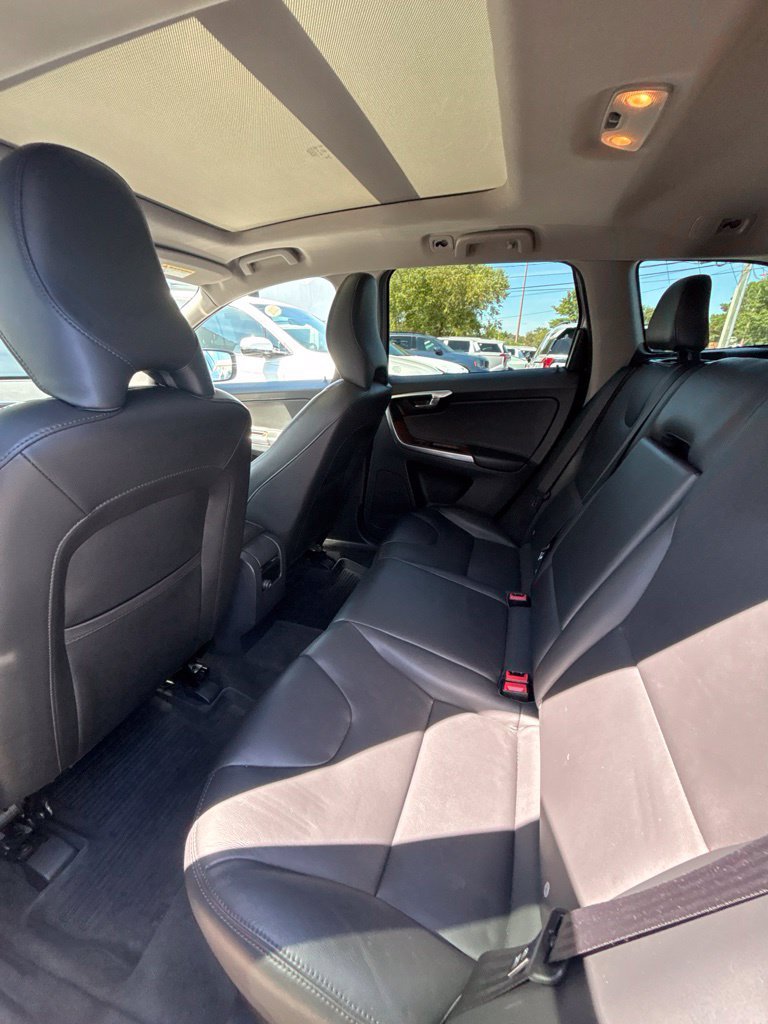 Used 2017 Volvo XC60 T5 Inscription w/ Preferred Option Package FWD image 16