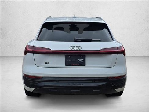 Certified 2024 Audi Q8 e-tron Prestige image 6