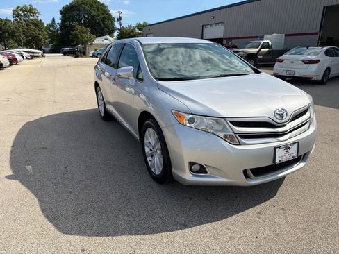 Used 2013 Toyota Venza LE FWD image 2