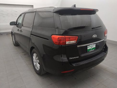 Used 2017 Kia Sedona LX w/ LX Essentials Premium Package FWD image 5