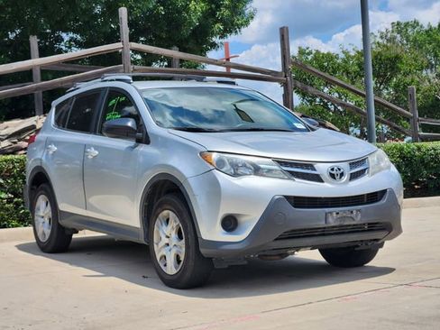 Used 2015 Toyota RAV4 LE FWD image 2