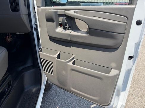 Used 2007 Chevrolet Express 3500 RWD image 19