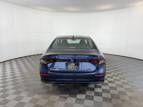 Used 2023 Honda Accord EX image 9
