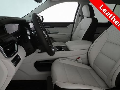 Used 2024 GMC Acadia Denali w/ Super Cruise Package image 16