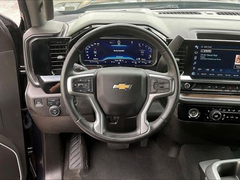 Used 2024 Chevrolet Silverado 1500 LT AWD/4WD image 5