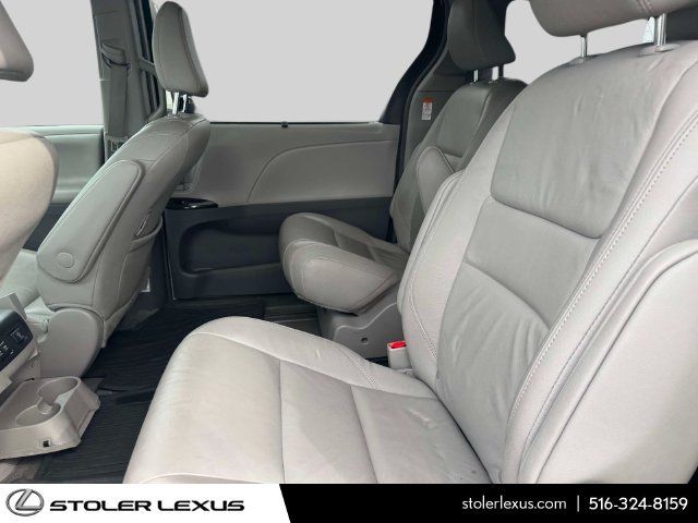 Used 2019 Toyota Sienna XLE w/ XLE Navigation Package AWD/4WD image 15