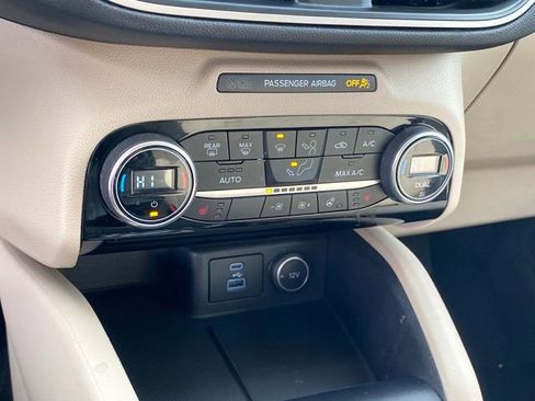 Used 2021 Ford Escape SE w/ Convenience Package image 13