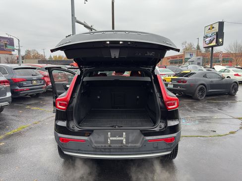 Used 2019 Volvo XC40 T5 Momentum image 13