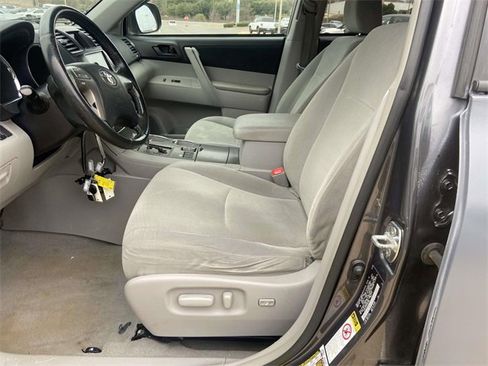 Used 2010 Toyota Highlander 2WD image 11
