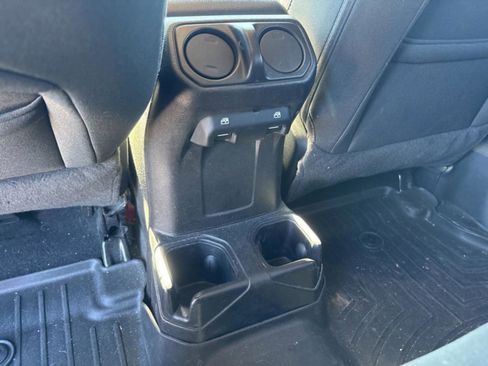 Used 2021 Jeep Wrangler Unlimited Sport image 17