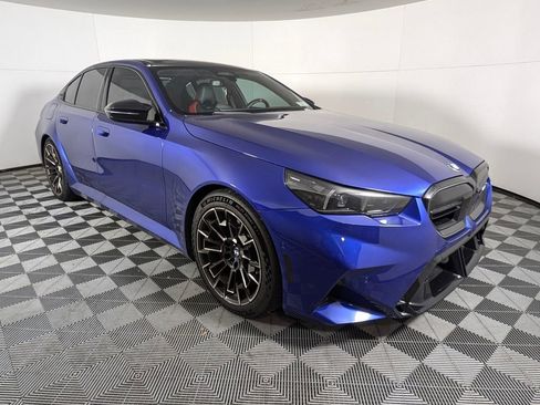 Used 2025 BMW M5 w/ Executive Package image 9