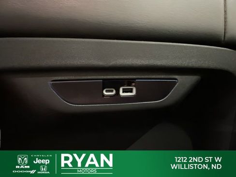 New 2026 Chrysler Pacifica Select AWD/4WD image 67