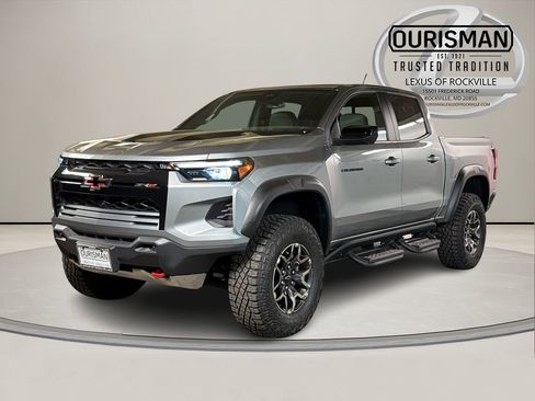 Used 2025 Chevrolet Colorado ZR2 w/ Technology Package AWD/4WD image 2
