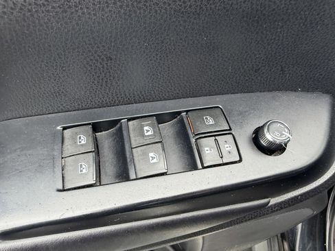 Used 2019 Toyota Highlander XLE AWD/4WD image 23