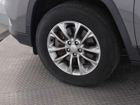 Used 2020 Jeep Cherokee Latitude Plus AWD/4WD image 15