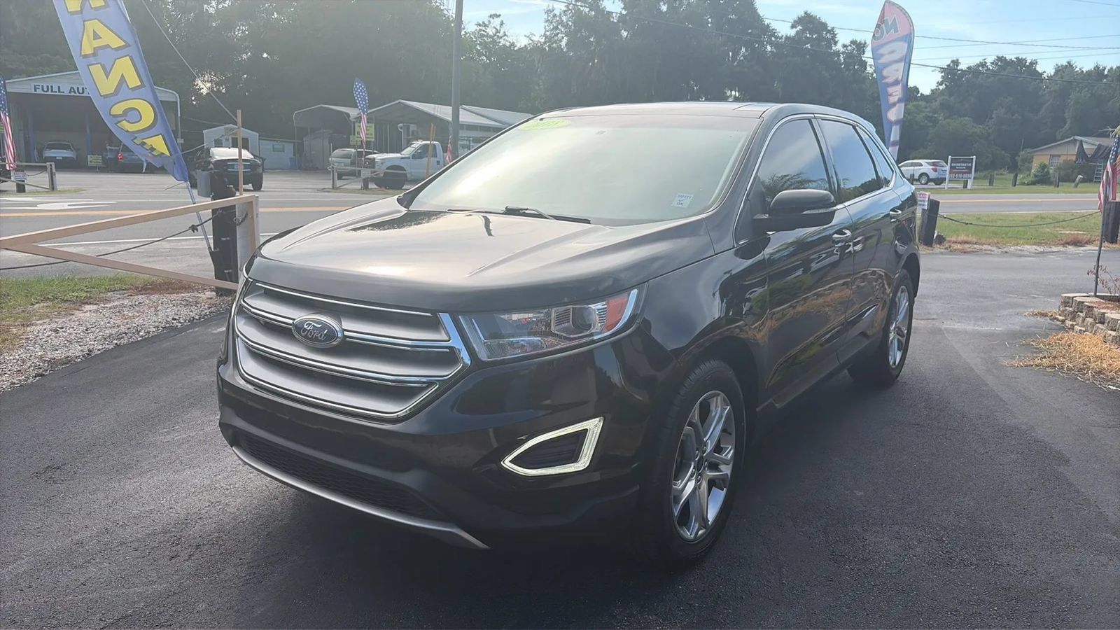 Used 2018 Ford Edge Titanium w/ Equipment Group 301A FWD image 3