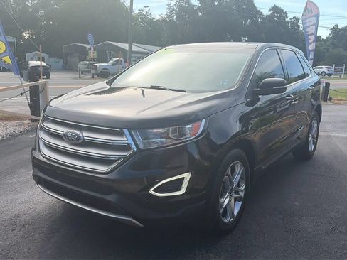 Used 2018 Ford Edge Titanium w/ Equipment Group 301A FWD image 3