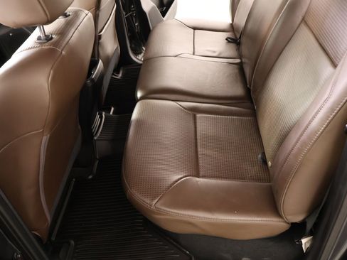 Used 2016 Toyota Tacoma Limited w/ Towing Package image 13