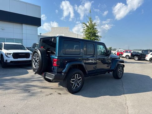 Used 2025 Jeep Wrangler Unlimited Sahara AWD/4WD image 7